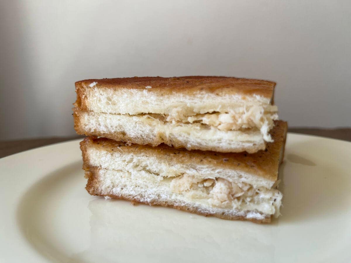 h2「揚げパンサンド(フライドチキン風味)」