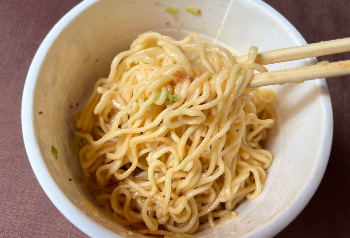 濃厚だけど後味さっぱり!【日清】完全メシタイプの汁なしシーフードが新登場!