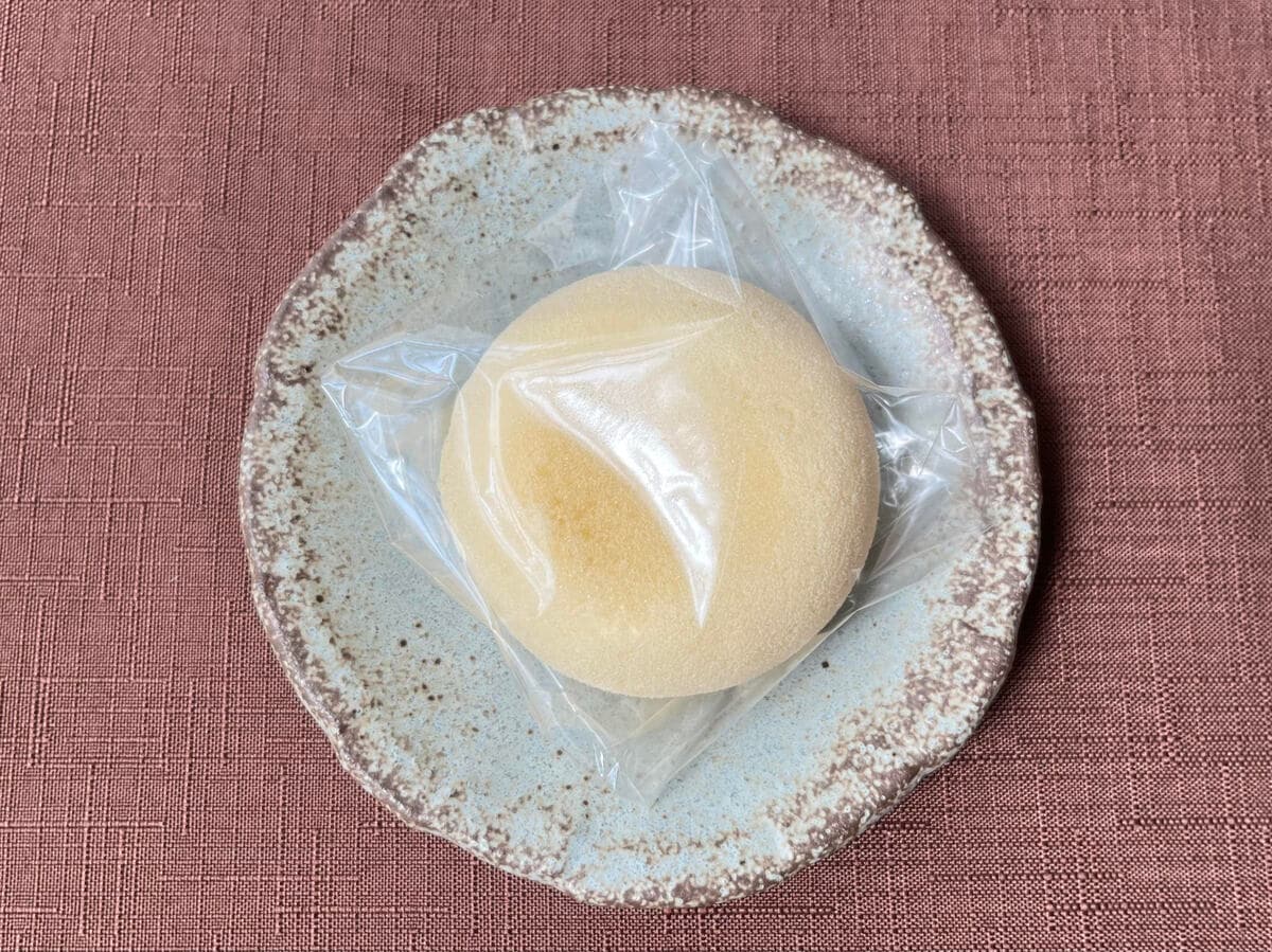 おやつにピッタリ!【セブン】ふわっとした生地に黒蜜と芋餡が入ったスイーツが登場!