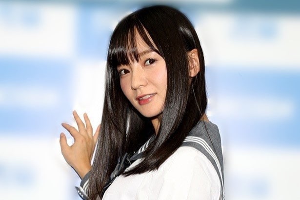 大腿部の付け根ギリギリまであらわ…西永彩奈、紐がむっちりボディの腰に食い込む姿に「とてもきれい」