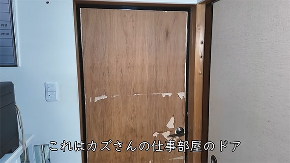 猫が仕事部屋のドアをボロボロに→大工がDIYしたら……　“まさかの結末”に「コントみたい」「声出して笑いました」と18万再生