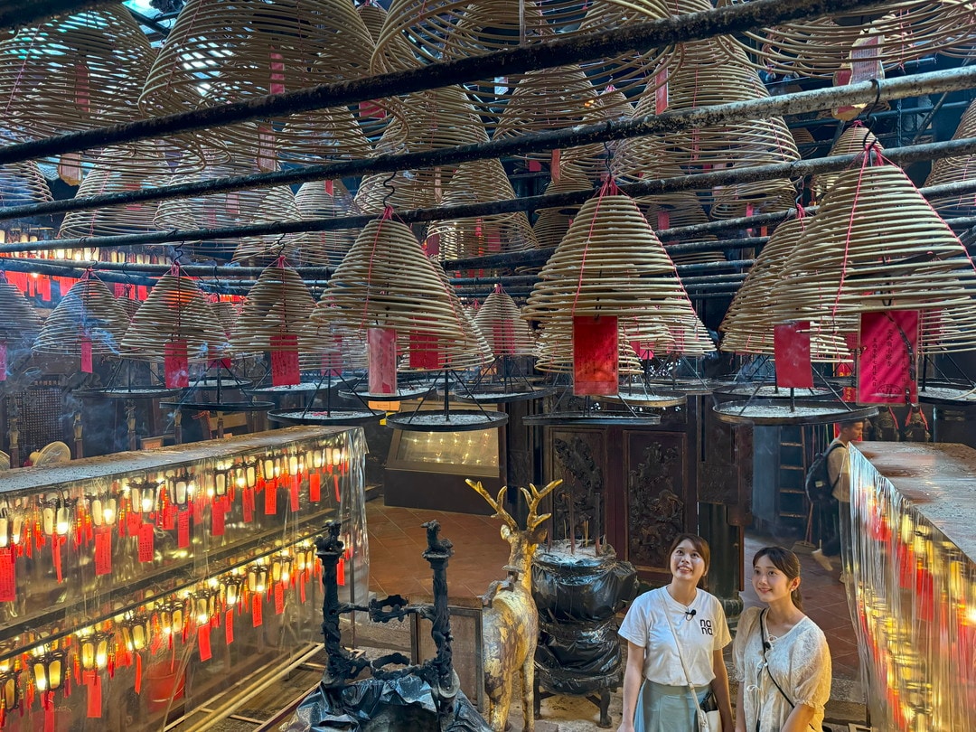 【香港旅】香港屈指のパワースポット！幻想的な線香の世界。願いを線香の煙に乗せて…