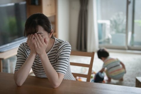 「つらい時は、自傷行為でやり過ごす」 仕事や育児をしながら…　大人になっても自傷を続ける女性たち