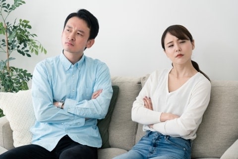 夫の不倫から再構築中、妻を絶望の淵に立たせた「家から出ていけ」との非情な宣告　応じる義務は