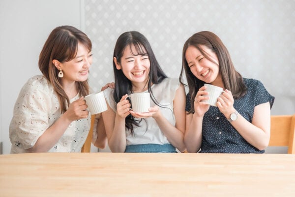 やっぱり落ち着く～♪好きな《お茶》の種類ランキング！3位は「紅茶」1位は？「なじみ親しんだ味」と“圧倒的”人気