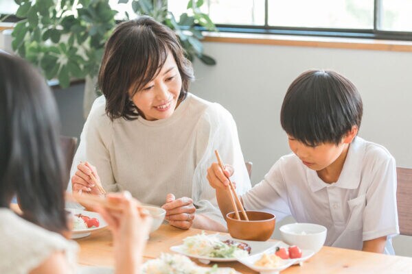 子どもはホントに《和食》が嫌いなの！？ 保護者「面倒」「特に理由はない」が大多数…そもそも外食でも“日本料理を選ばない”シンプルな理由