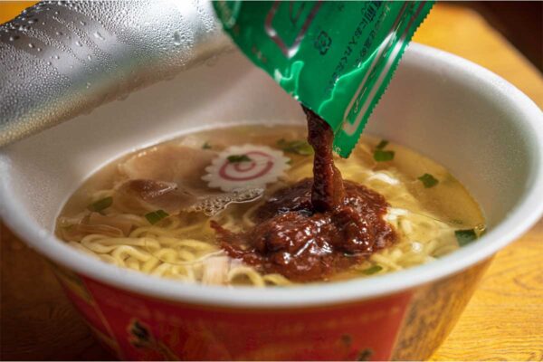 カップ麺「週1以上食べる」5人に一人も…！ なぜ＆どんな《カップ麺》を食べているのか？　1000人アンケートで判明