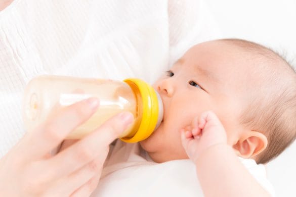 専門家が解説する「脳を発達させる授乳のコツ」…哺乳瓶の“意外なメリット”もうれしい