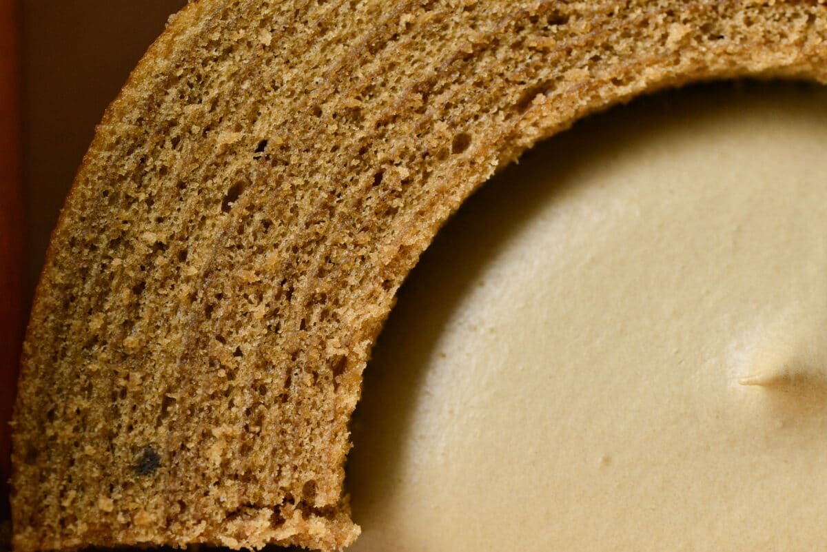 さっぱりとした味わいで朝食にもOK!【ローソン】ほうじ茶バウムケーキ