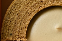 さっぱりとした味わいで朝食にもOK！【ローソン】ほうじ茶バウムケーキ