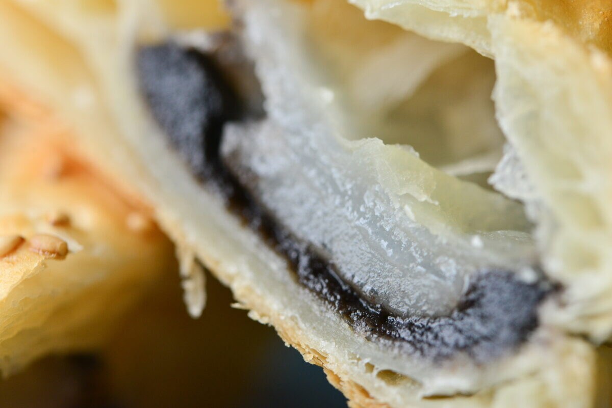 「めちゃうま」「合う~」SNSで高評価!【ミスド】台湾ごま団子風パイ