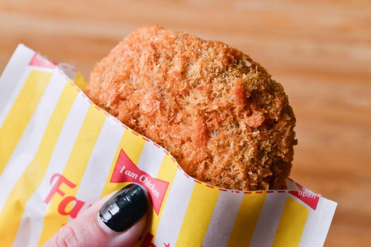 SNSで話題!濃厚でめちゃうまい【ファミマ】とろ~りチーズメンチカツ