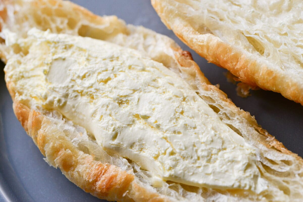 ふわじゅわでおいしい【ファミマ】人気の生クロワッサンに新しい味が登場