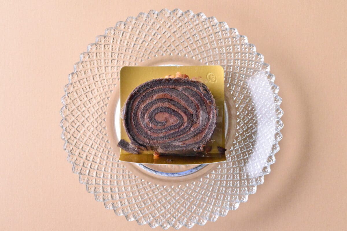 300円と思えないほどの高級感&濃厚さ【ファミマ】新作ショコラロール