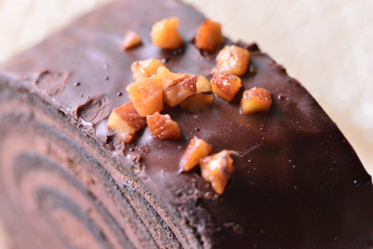 300円と思えないほどの高級感&濃厚さ【ファミマ】新作ショコラロール