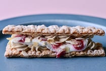 驚くほどサクサク！【ファミマ】256層のマロンミルフィーユ登場