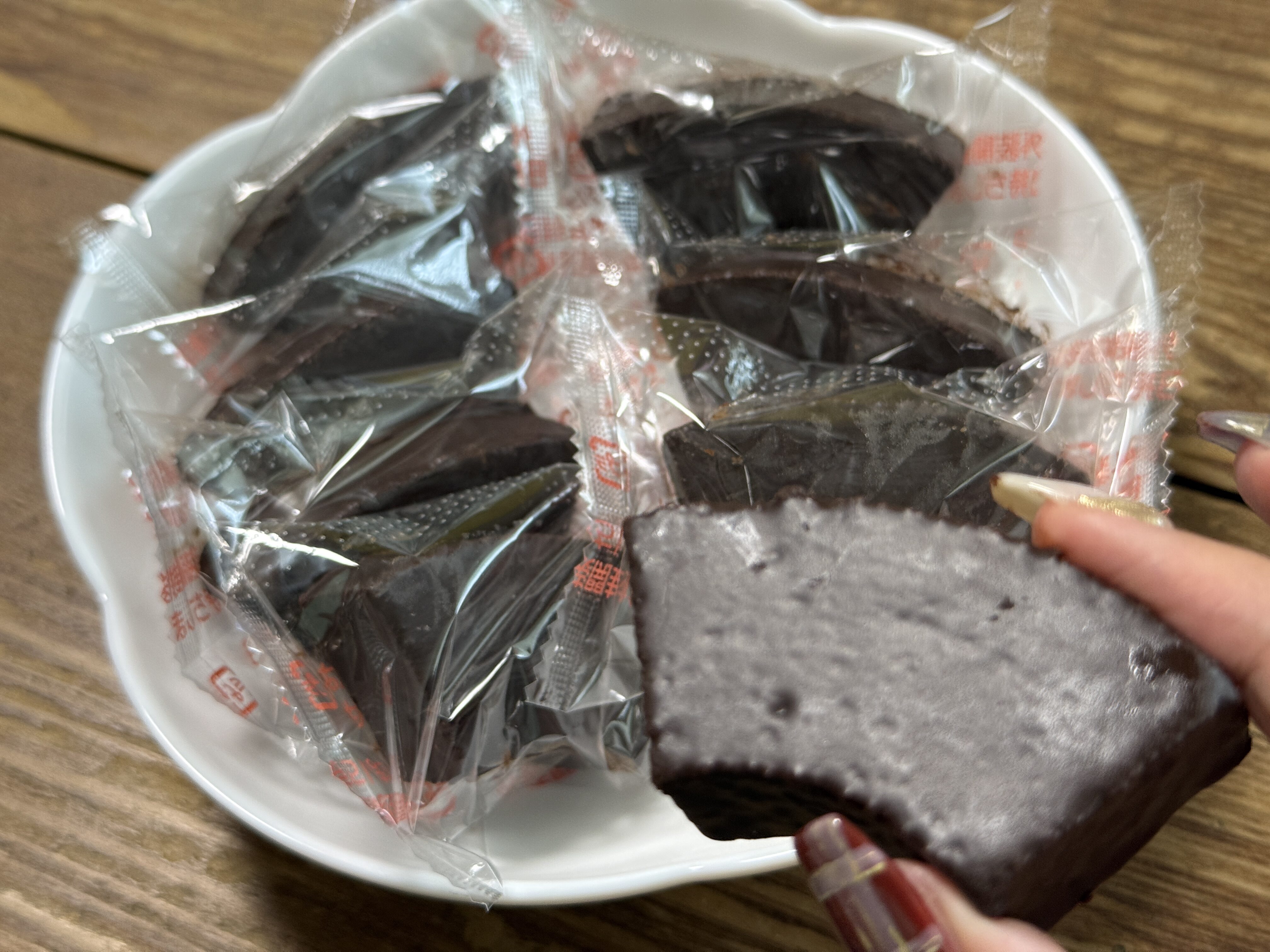 ビターなチョコが決め手【セブン】チョコがけバウム