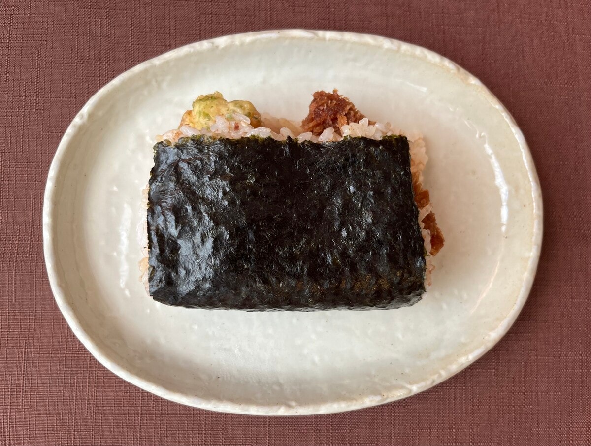 手軽にのり弁を味わえる!【ローソン】食べ応え抜群のおにぎりが登場