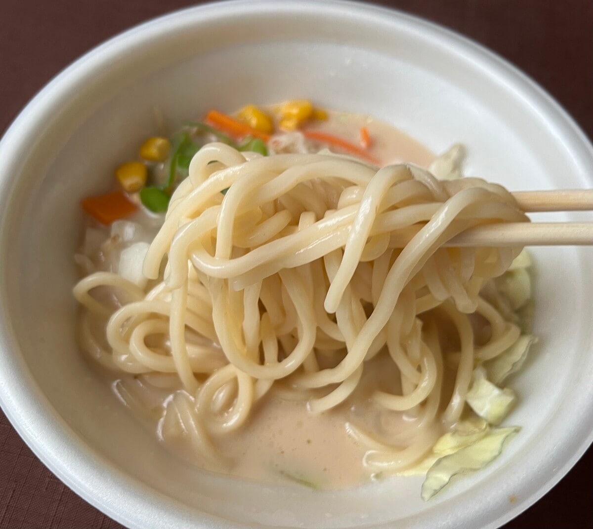 具材たっぷり!【ローソン】低カロリーなのも嬉しいちゃんぽんが登場!