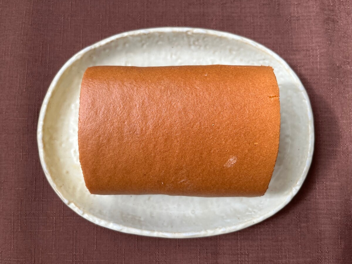 ふんわり食感でちょうどいい甘さ!【ファミマ】安食シェフ監修のロールケーキが登場!