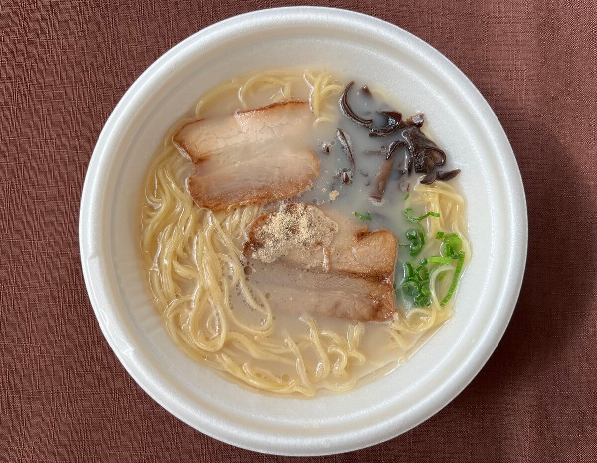 クセのないスープが絶品!【ファミマ】Shin-Shin監修のとんこつラーメンが登場!