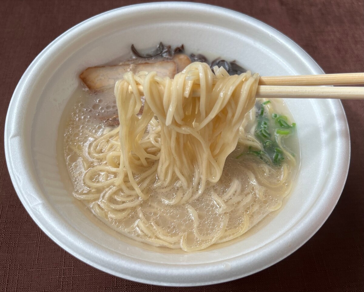 クセのないスープが絶品!【ファミマ】Shin-Shin監修のとんこつラーメンが登場!