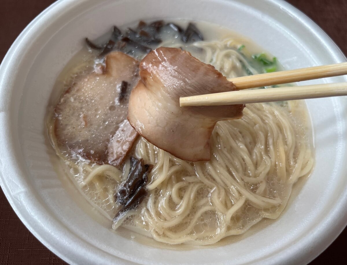 クセのないスープが絶品!【ファミマ】Shin-Shin監修のとんこつラーメンが登場!