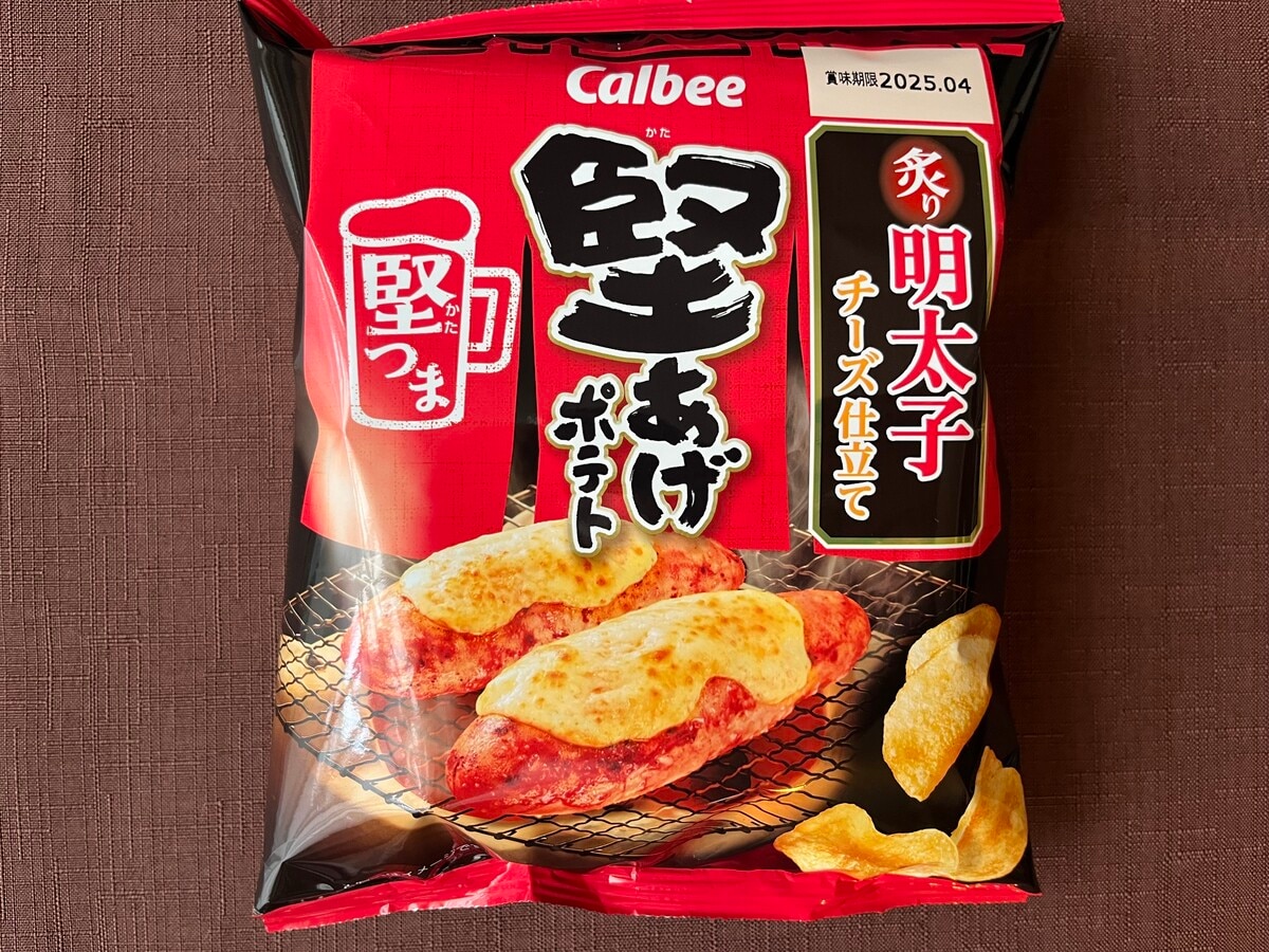 濃厚な味わい!【カルビー】炙り明太子チーズ味の堅あげポテトが登場!