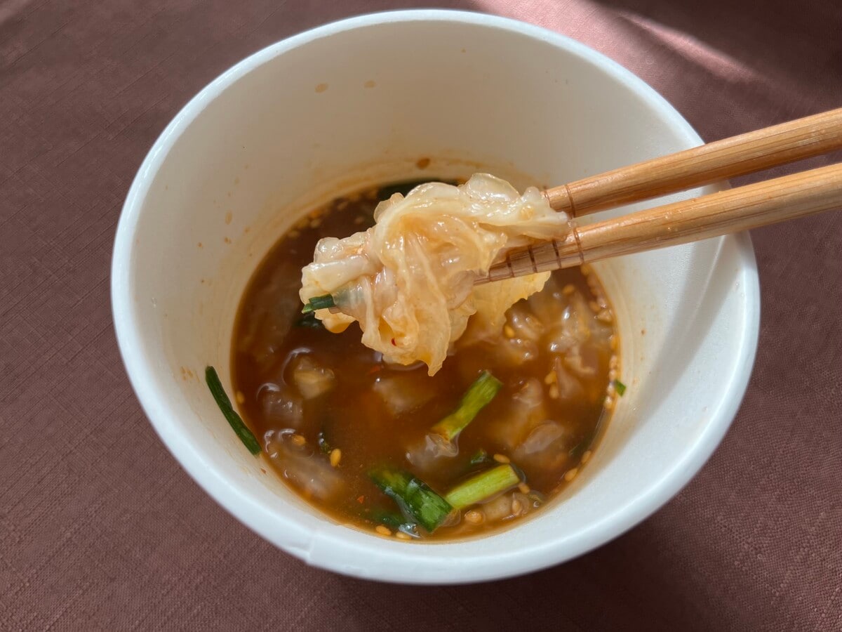 寒天麺がうまい!【ファミマ】ユッケジャン風の食べる旨辛スープが登場