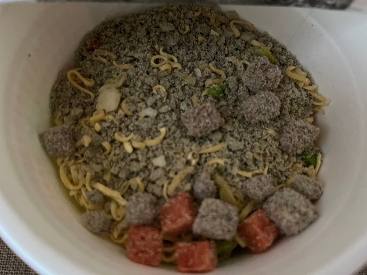 意外な組み合わせ！【日清食品】コクのあるスープがうまい！豚骨ジェノバが登場