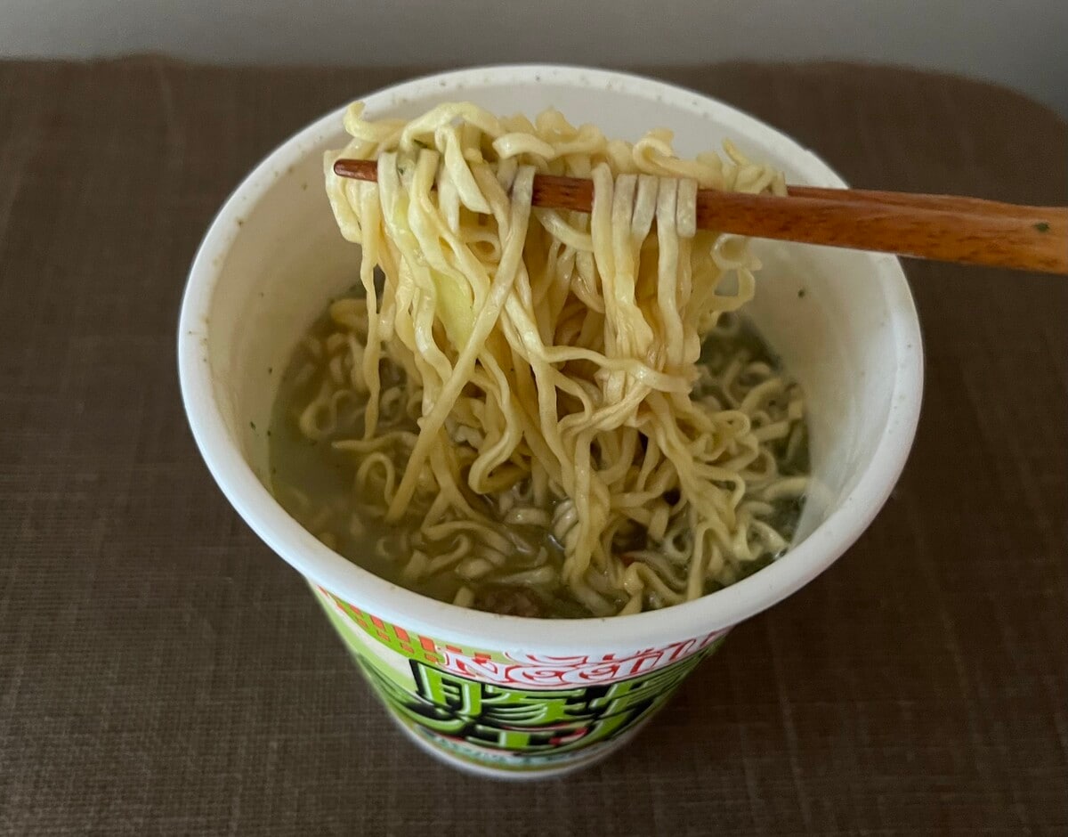 意外な組み合わせ！【日清食品】コクのあるスープがうまい！豚骨ジェノバが登場