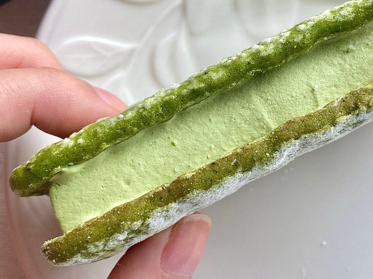 抹茶が濃い～～！！【セブン】辻利 ふわっと食感のお抹茶サンドが新登場