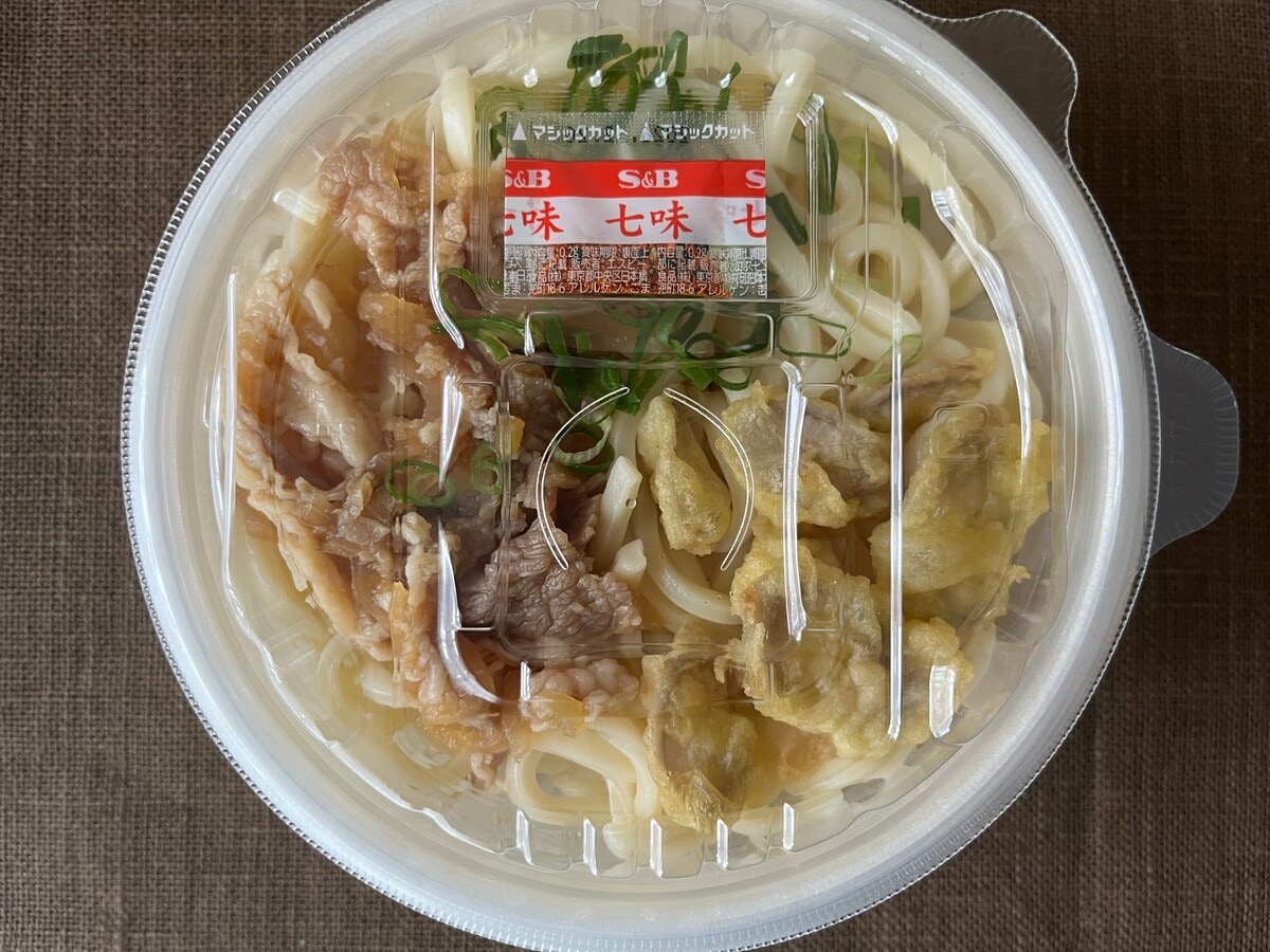 お肉たっぷり！【ファミマ】ごぼう天と牛肉が入ったうどんが登場！