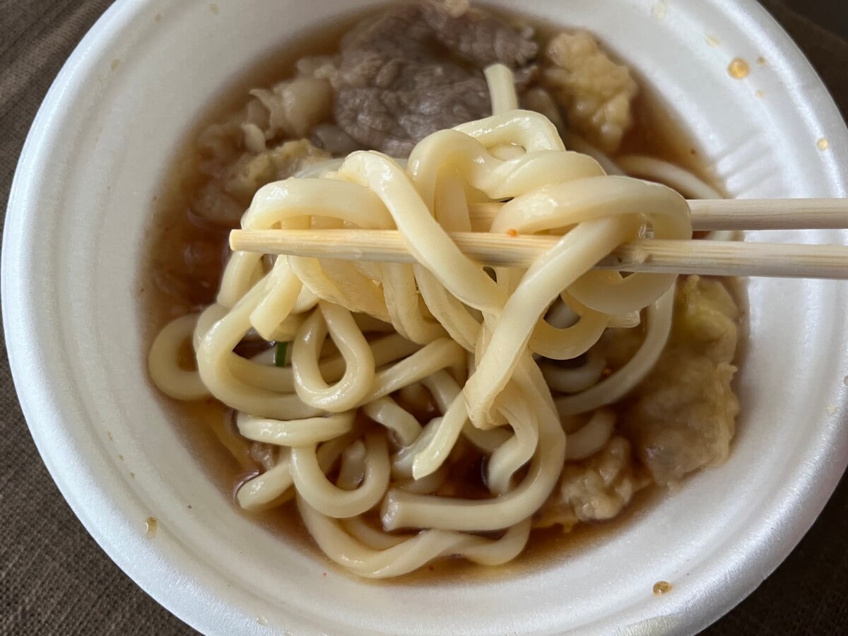 お肉たっぷり！【ファミマ】ごぼう天と牛肉が入ったうどんが登場！