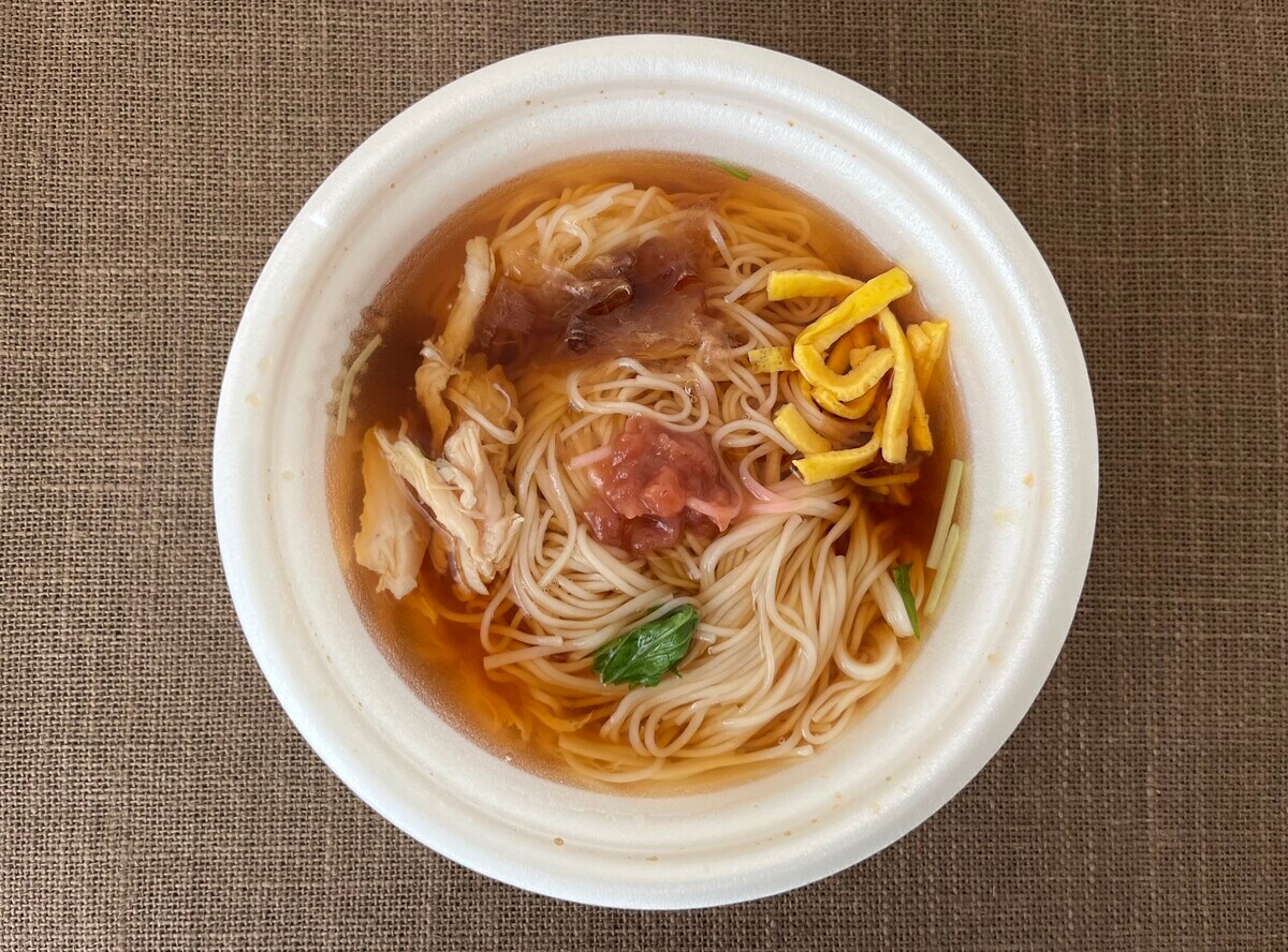 低カロリーでうまい!【ファミマ】梅と蒸し鶏のあったかそうめんが登場!