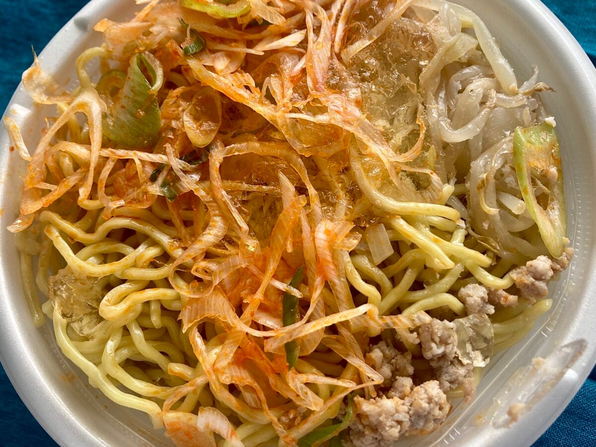 ダブル味噌の濃厚スープが旨すぎ感動…【セブン】辛ねぎ味噌ラーメン