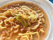 ダブル味噌の濃厚スープが旨すぎ感動…【セブン】辛ねぎ味噌ラーメン