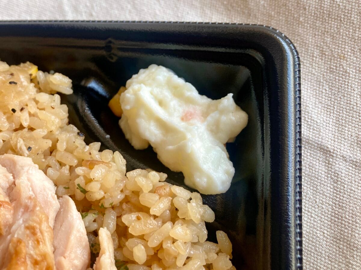 ガッツリ食べたい時はコレ！【ファミマ】大盛ガーリックライス！チキンステーキ弁当