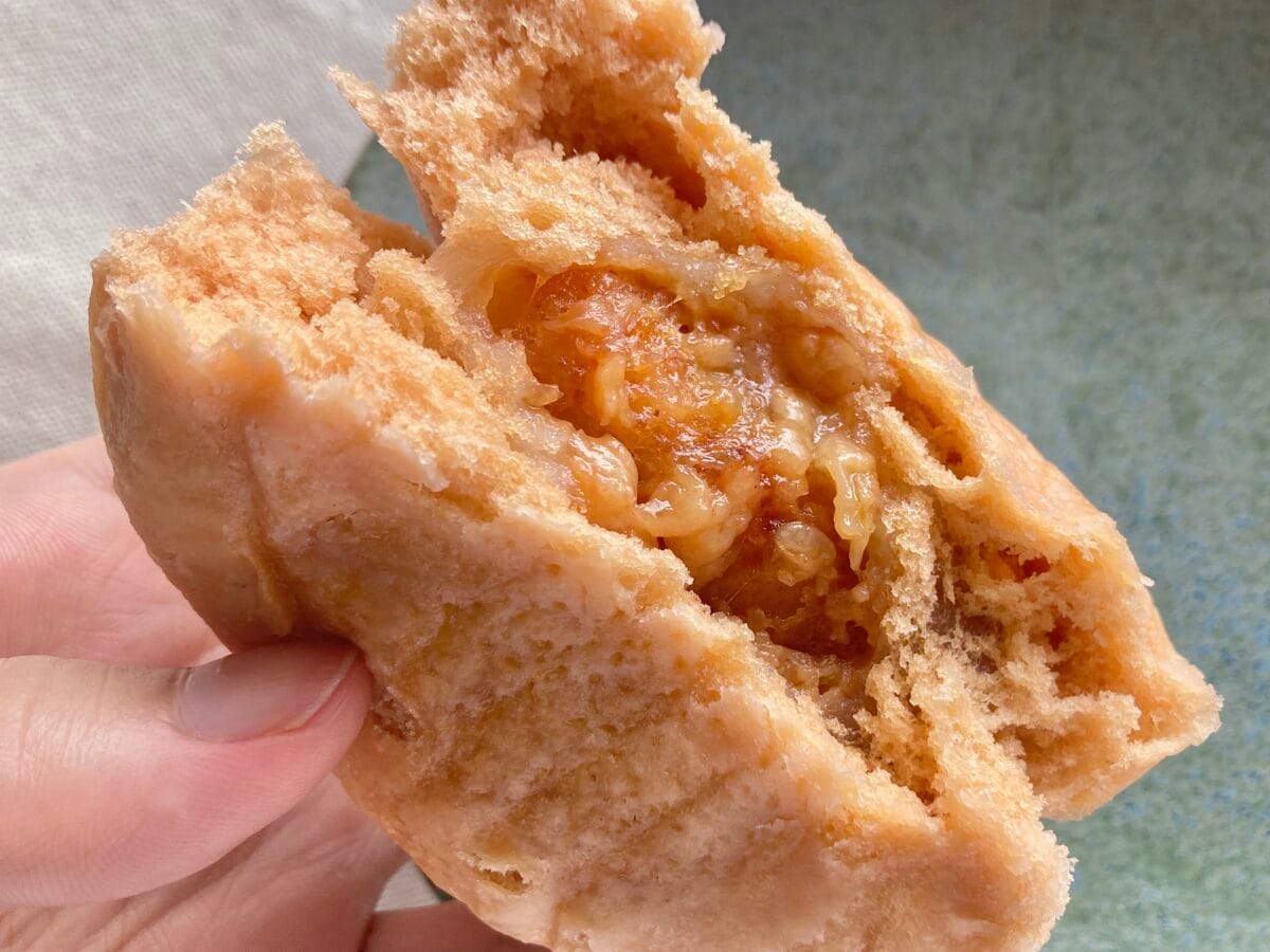 おもちが入った中華まん!?【セブン】これぞ背徳♡ 明太もちチーズまん