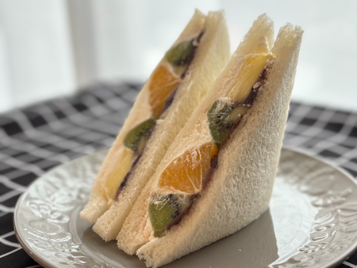 フルーツサンドなのにダイフク!?【ローソン】意外な名前の新商品の味は?