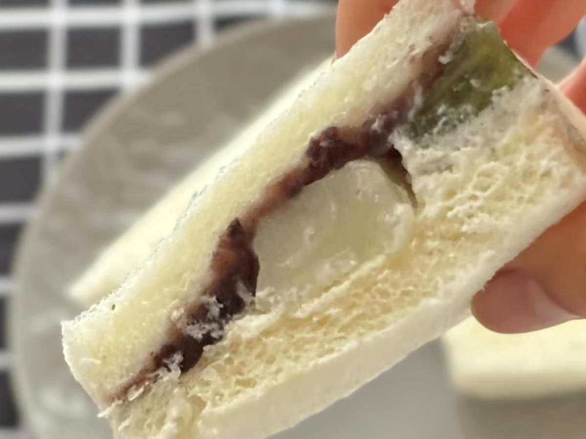 フルーツサンドなのにダイフク!?【ローソン】意外な名前の新商品の味は？