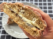 コーヒーのほろ苦さが口いっぱいに【ファミマ】大人が食べたいメロンパン