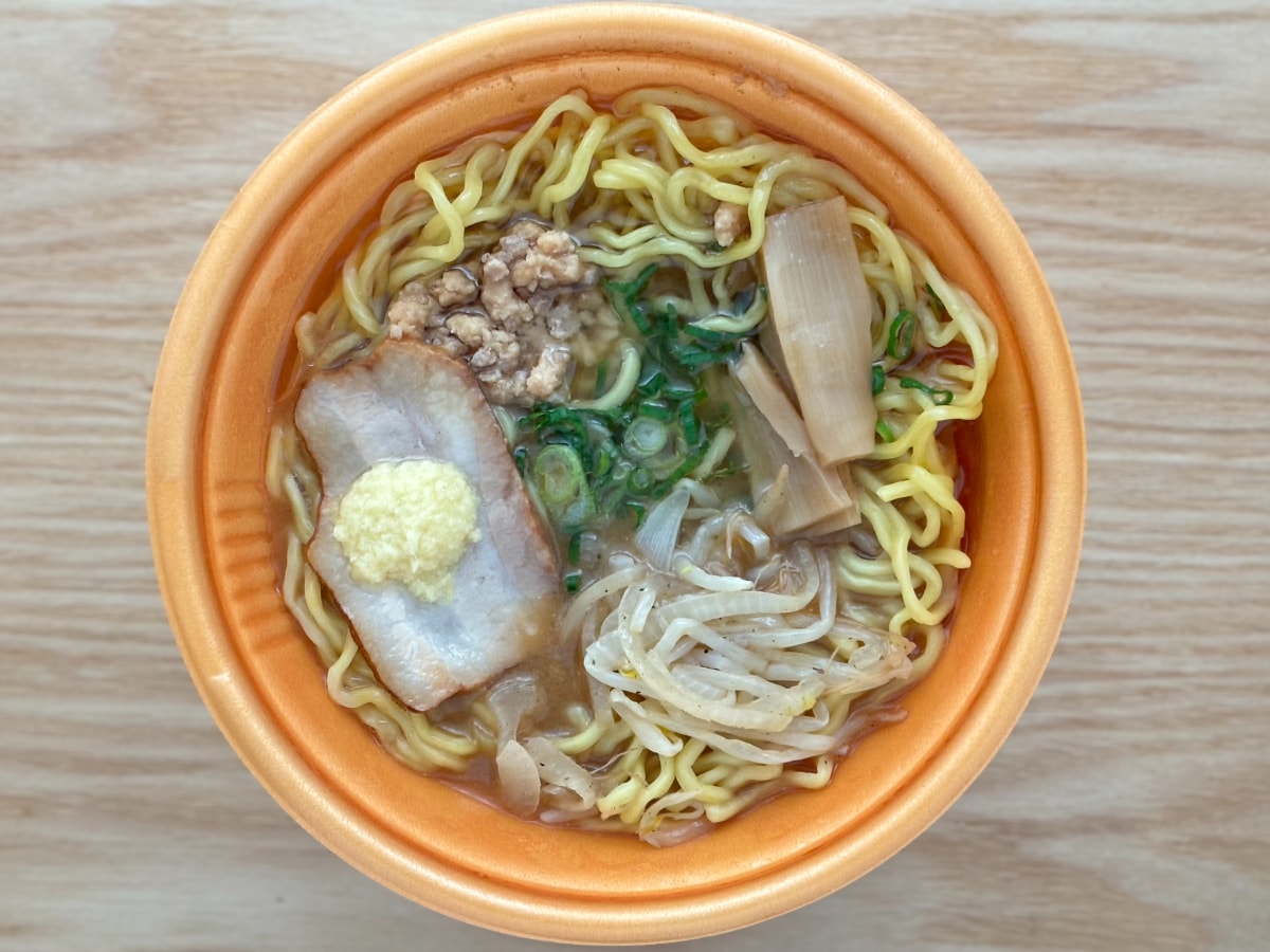 濃厚な味噌スープがたまらない!【ファミマ】人気店監修のラーメンを実食