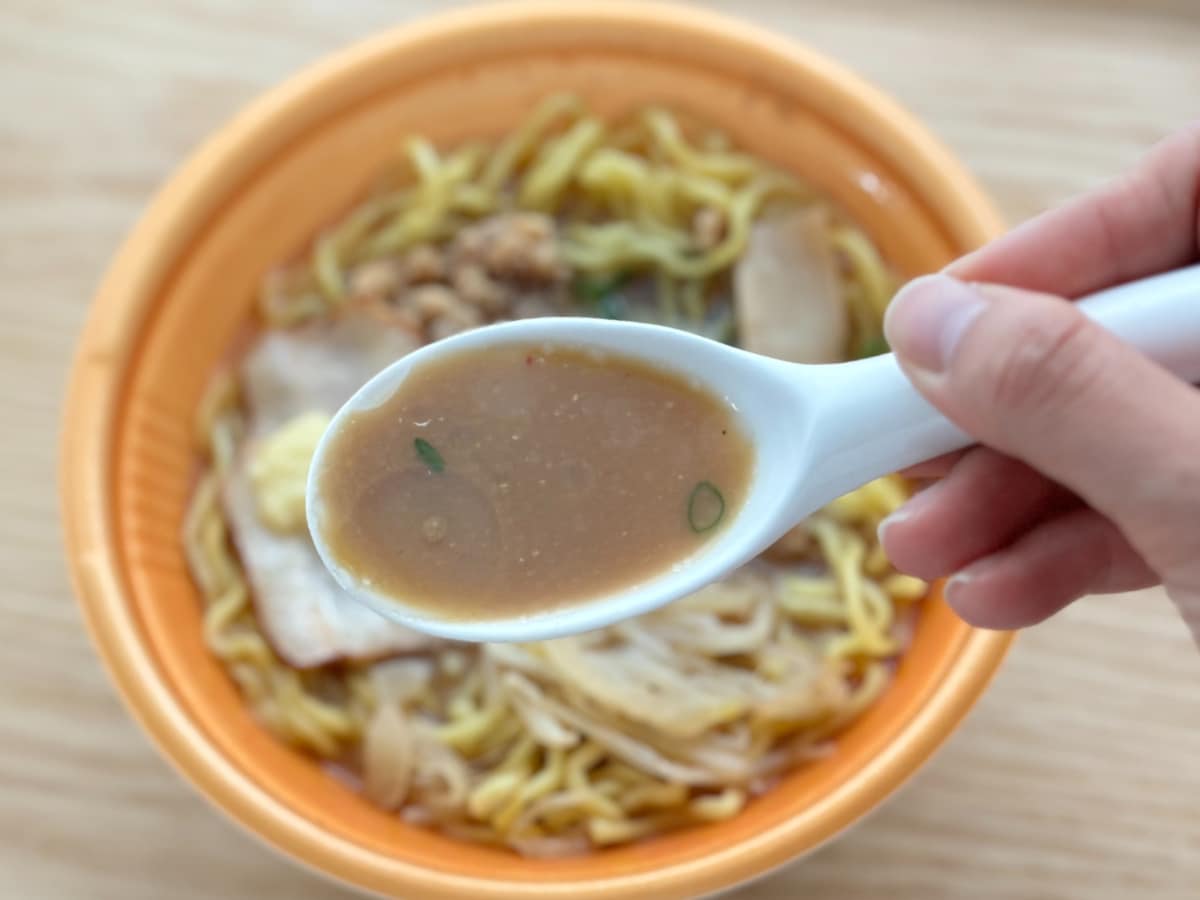 濃厚な味噌スープがたまらない！【ファミマ】人気店監修のラーメンを実食