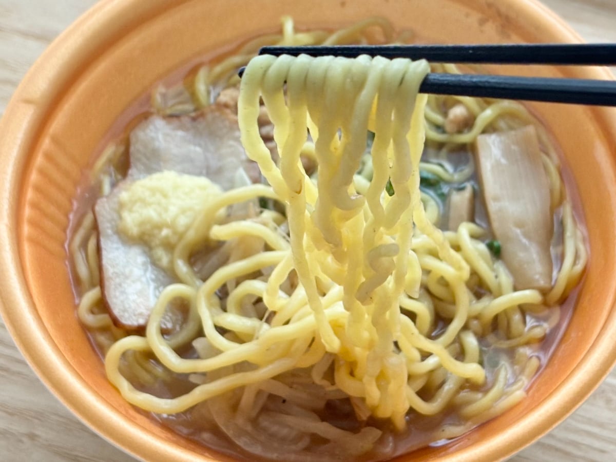 濃厚な味噌スープがたまらない！【ファミマ】人気店監修のラーメンを実食