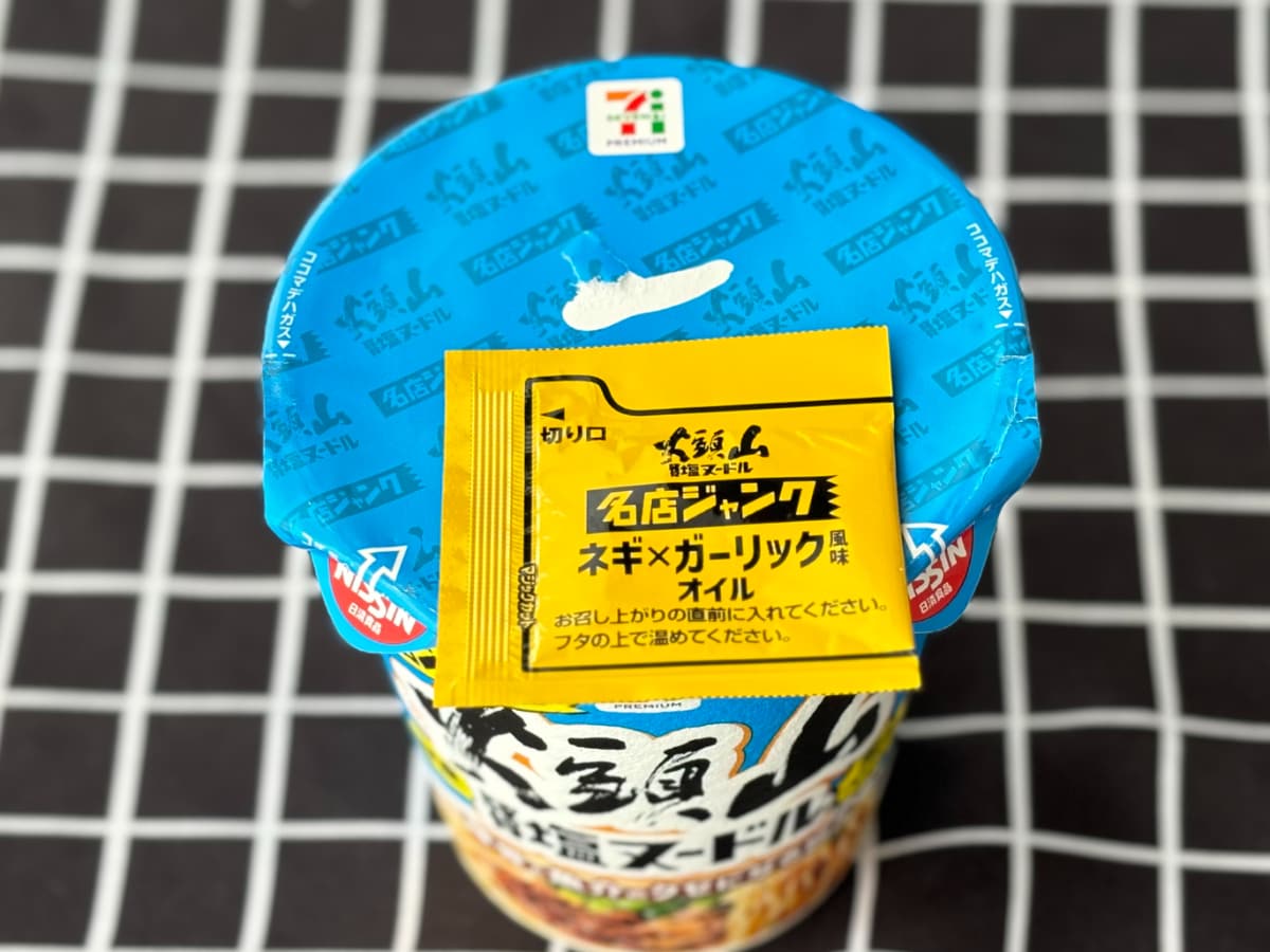 名店なのに「雑うま」って何!?【セブン】ジャンクな新作カップ麺を実食