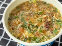 名店なのに「雑うま」って何!?【セブン】ジャンクな新作カップ麺を実食