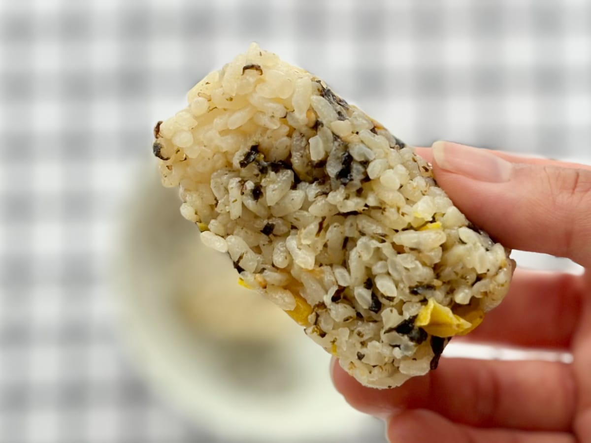 ごま油がきいててクセになる!【ファミマ】韓国風新作おむすびを実食レポ