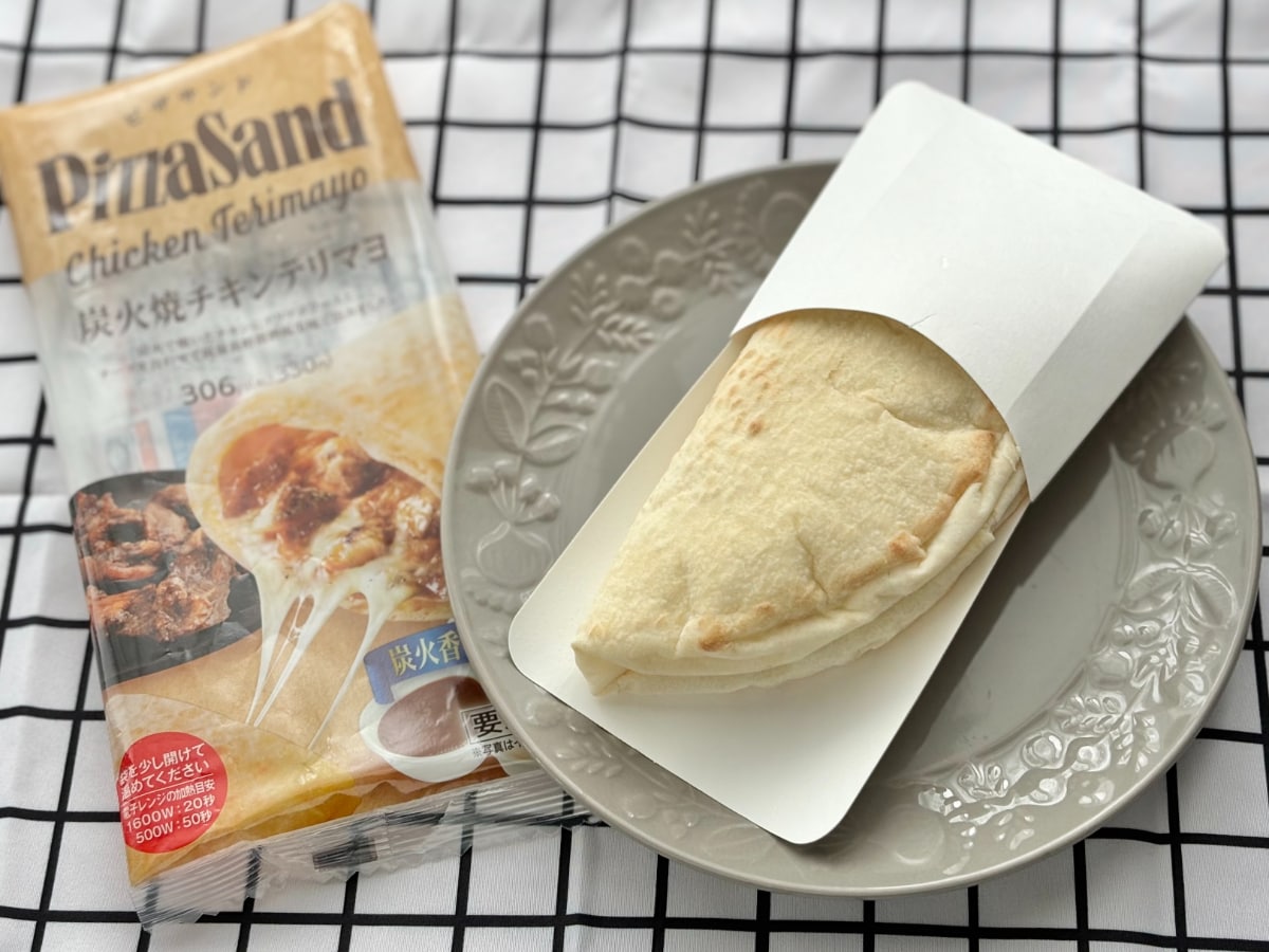 炭火焼きならではの香ばしさ【ファミマ】新作ピザサンドはチキンたっぷり