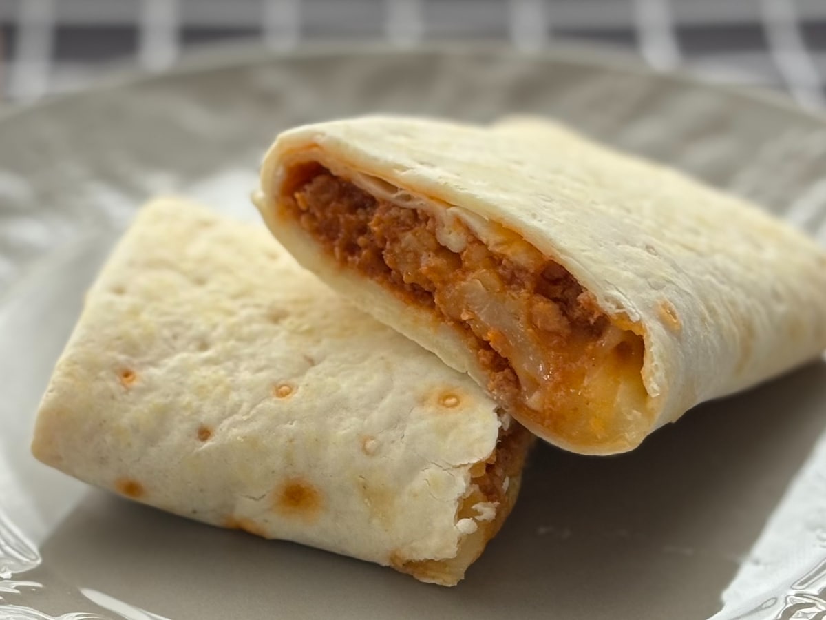 スパイシーで旨辛!【ファミマ】新作トルティーヤは食べ応えもあり